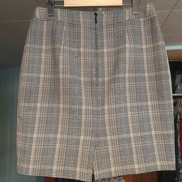 Classy skirt - Picture 2 of 2